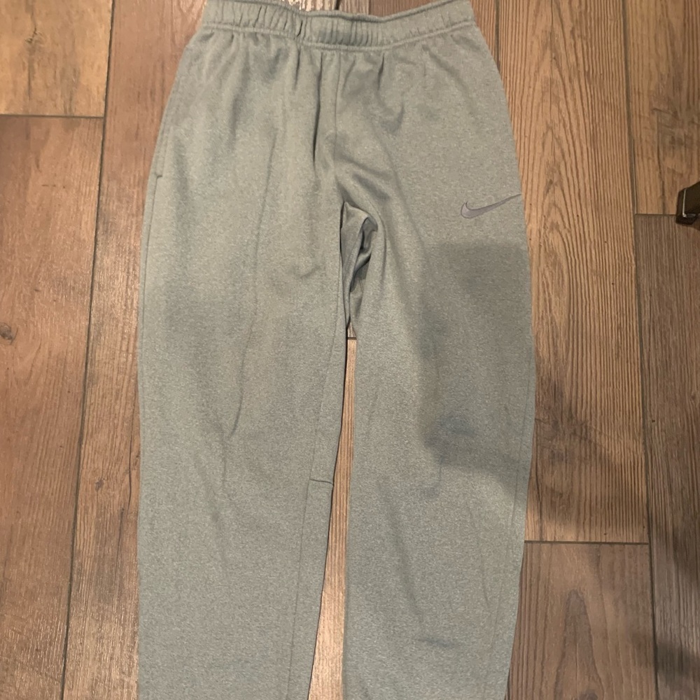 Nike Therma-Fit | Medium | Silver